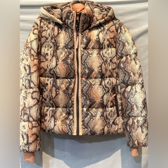 NEW - Gorgeous G by Giuliana Black Label Reptile Pattern Puffer Jacket - Picture 1 of 9